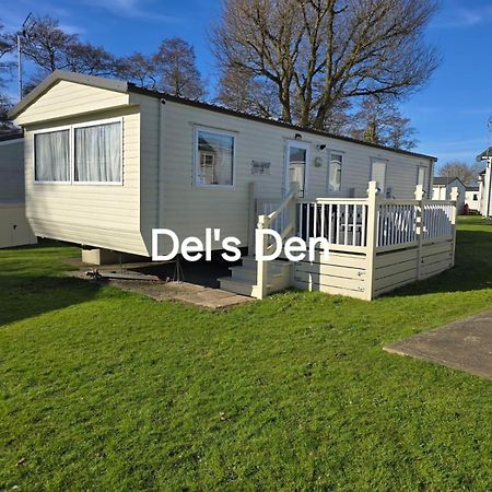 Del'S Den Lakeside Weeley Bridge Luaran gambar
