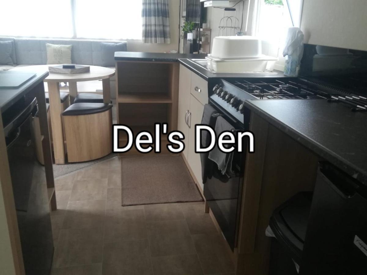 Del'S Den Lakeside Weeley Bridge Luaran gambar
