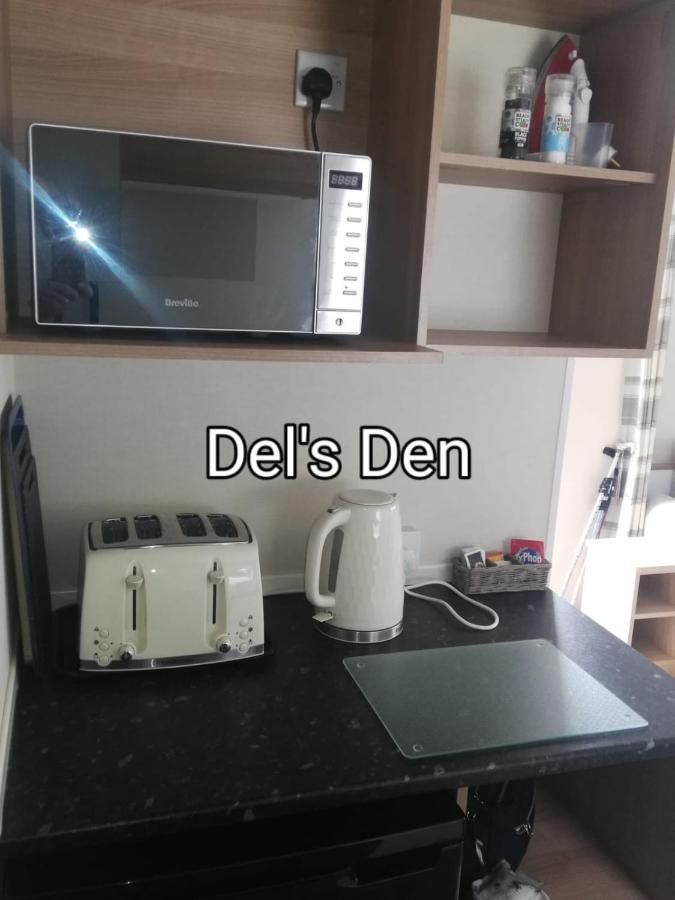 Del'S Den Lakeside Weeley Bridge Luaran gambar