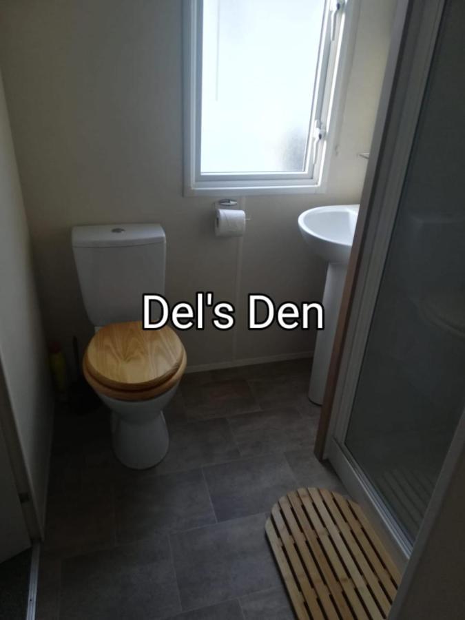 Del'S Den Lakeside Weeley Bridge Luaran gambar