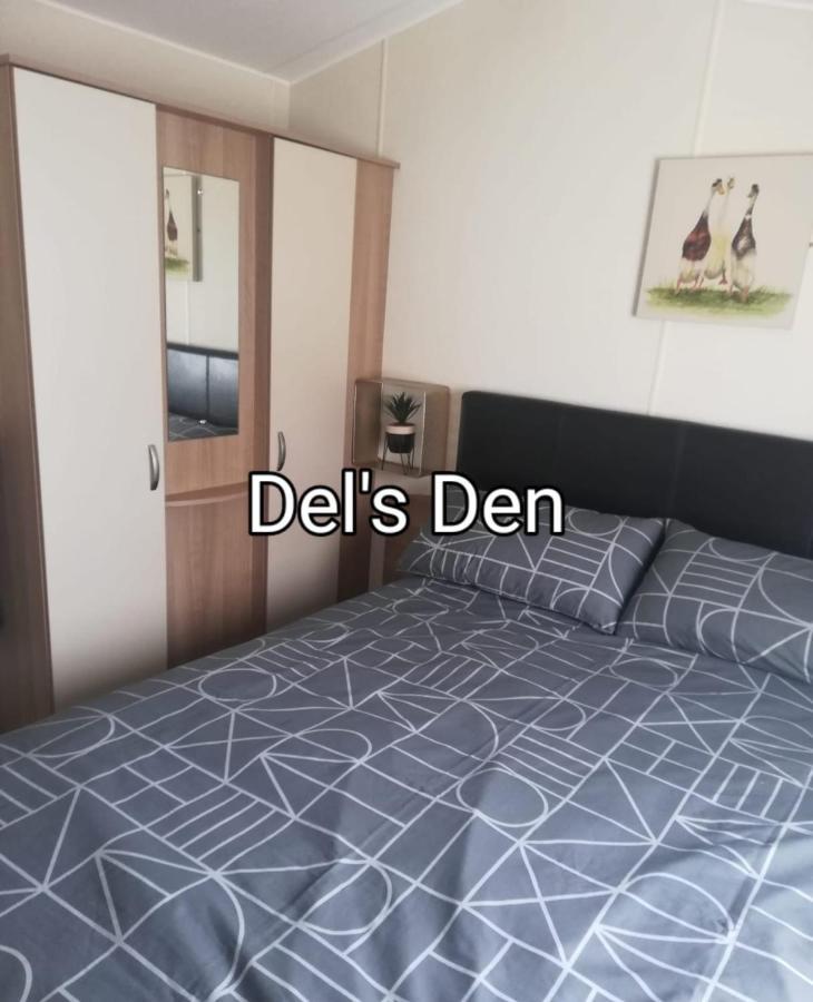 Del'S Den Lakeside Weeley Bridge Luaran gambar