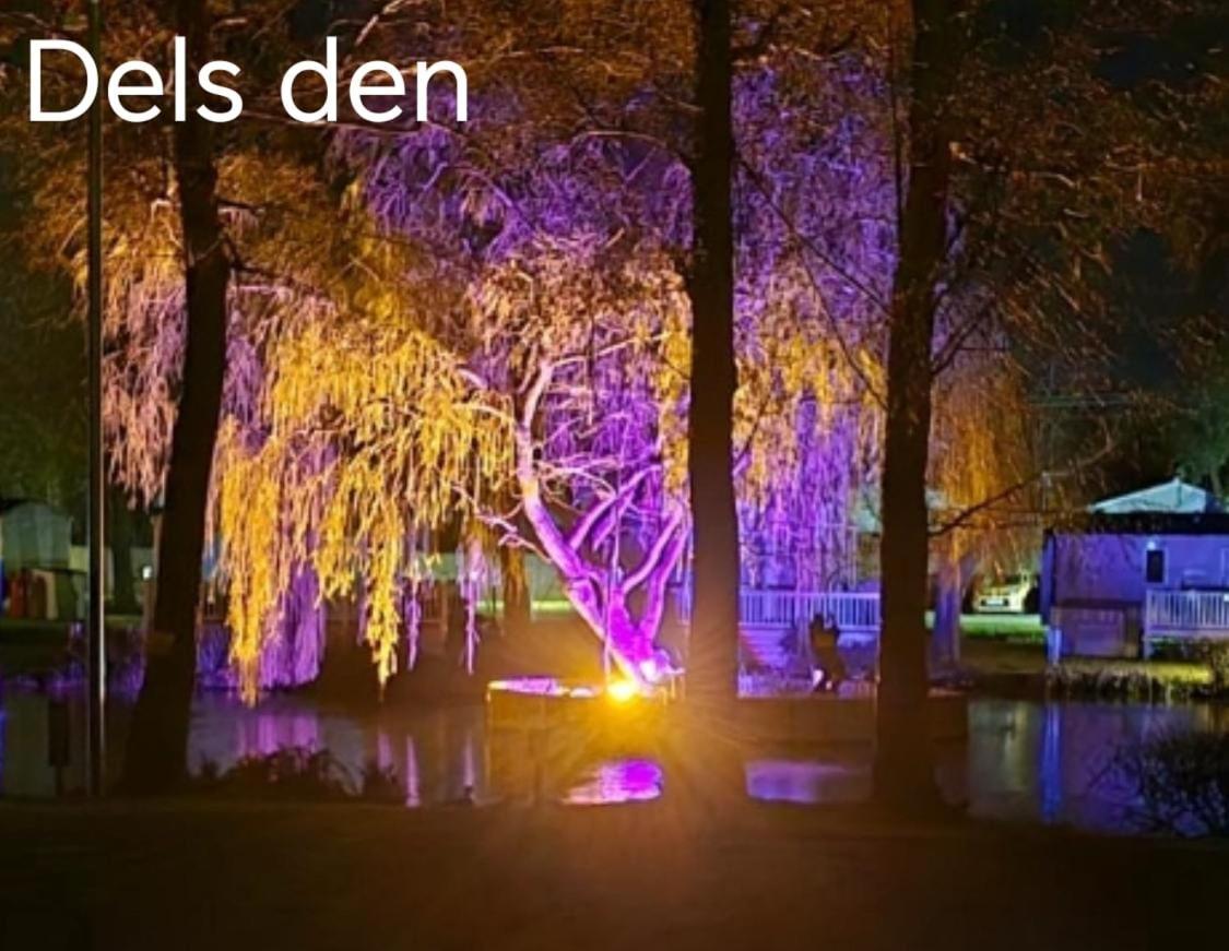 Del'S Den Lakeside Weeley Bridge Luaran gambar